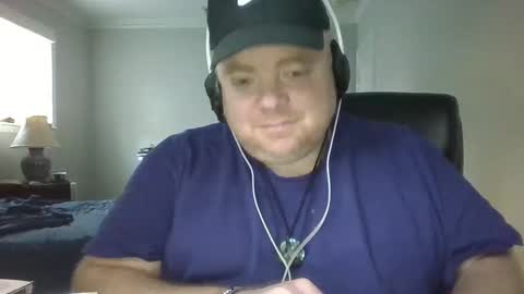 Snapshot of bigred_nyc chatting on February 17, 9:08 pm Big Red online show from February 17, 9:08 pm