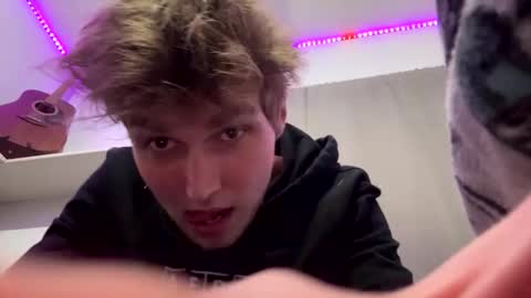 bigskinnyboyshh online show from December 18, 2:21 am