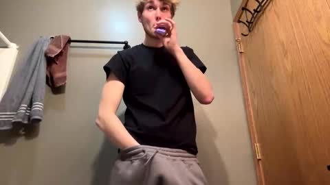 bigskinnyboyshh online show from January 7, 11:56 pm