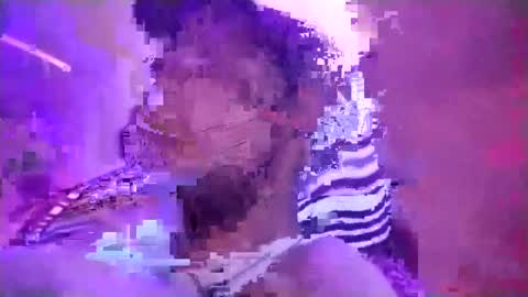 Snapshot of bigwalkdog420 chatting on December 25, 3:08 am bigwalkdog420 online show from December 25, 3:08 am