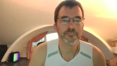 bikertom1988 online show from December 14, 2:31 pm