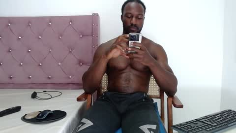 Twtter 1MikeBeckford            Onlyfns beckfordmike online show from December 9, 5:51 am