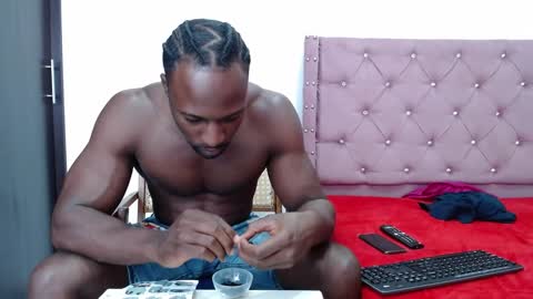 Twtter 1MikeBeckford            Onlyfns beckfordmike online show from December 18, 11:19 pm