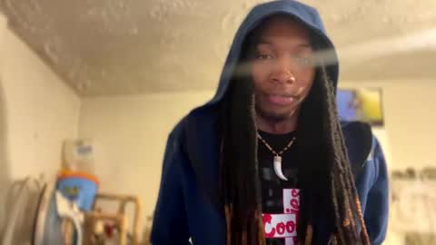 Snapshot of blaxkasta chatting on December 13, 7:32 pm Black Clover online show from December 13, 7:32 pm