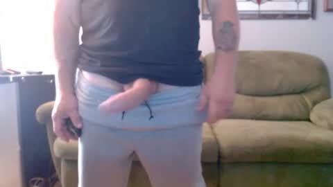 Snapshot of blowshow82 chatting on October 28, 5:15 pm The Storybook Couple......NOT online show from October 28, 5:15 pm