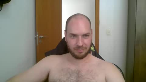 Snapshot of bluec2c chatting on December 18, 5:31 pm Blue online show from December 18, 5:31 pm