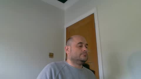 Snapshot of bobabator chatting on February 14, 11:21 am bobabator online show from February 14, 11:21 am