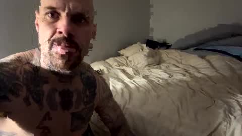 Snapshot of bodyart85_19 chatting on January 28, 7:42 pm Bodyart85 19 online show from January 28, 7:42 pm