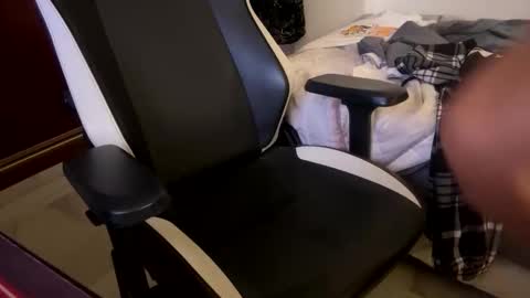 Snapshot of bodyking69 chatting on October 29, 10:18 am bodyking69 online show from October 29, 10:18 am