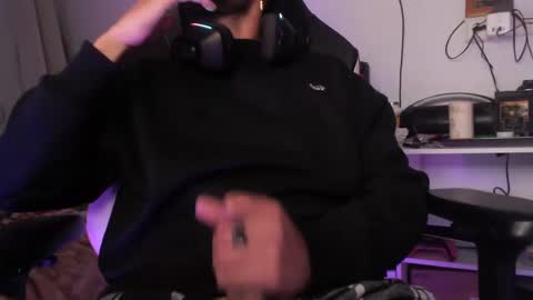 Snapshot of bodyking69 chatting on January 18, 6:32 pm bodyking69 online show from January 18, 6:32 pm