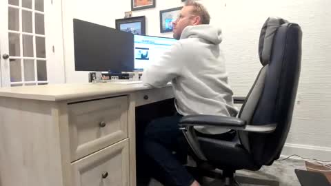 Boredhorndog online show from December 8, 4:25 am