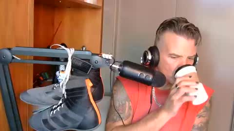 Snapshot of boss1420 chatting on October 12, 9:20 pm BOSS online show from October 12, 9:20 pm