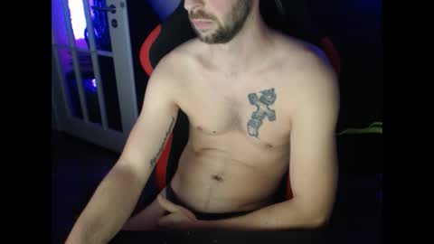 boy_t0y89 online show from December 2, 6:41 pm