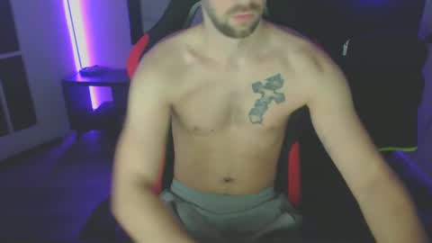 boy_t0y89 online show from January 15, 6:01 am