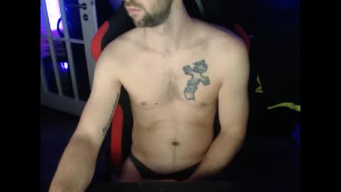 boy_t0y89 online show from December 16, 6:16 pm