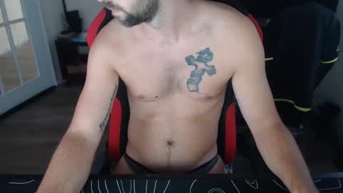 boy_t0y89 online show from October 13, 12:22 pm