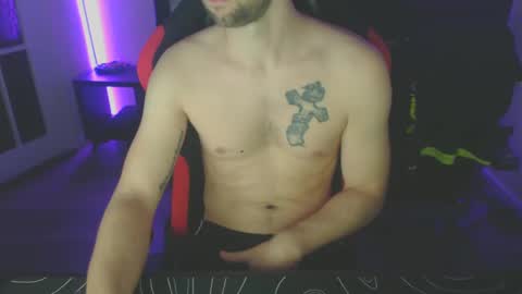 boy_t0y89 online show from January 20, 6:10 pm