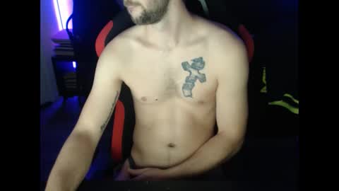 boy_t0y89 online show from December 4, 6:44 am