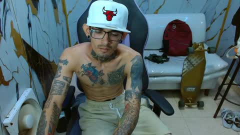 boy_tatto77 online show from March 30, 8:21 pm