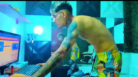 boy_tatto77 online show from March 12, 2:36 pm