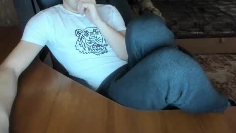 Snapshot of boyapollon chatting on December 6, 9:32 am BoyApollon online show from December 6, 9:32 am