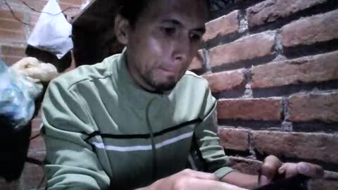 Snapshot of boycumlatino21 chatting on February 20, 1:46 am Boy online show from February 20, 1:46 am