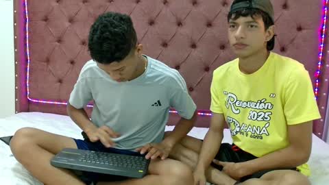 ALEX - TAYLER  -MIKE online show from February 5, 1:44 pm