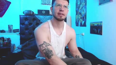 Snapshot of brad_hot_boy chatting on December 16, 3:32 pm brad hot boy online show from December 16, 3:32 pm