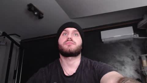 Snapshot of brad_pittfall chatting on October 4, 7:51 pm ask me online show from October 4, 7:51 pm