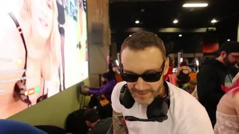 BradBronton online show from April 11, 6:11 pm