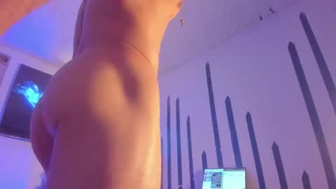 Snapshot of branfonhot chatting on October 18, 9:20 pm Instagram             twitter BRAN LOPEZ  online show from October 18, 9:20 pm