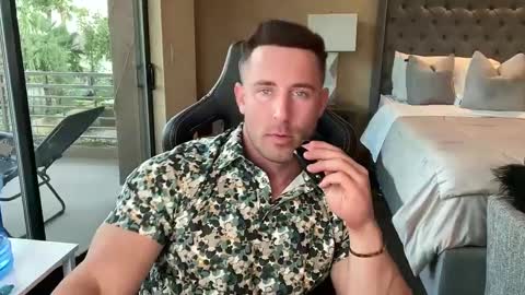 Brett Mycles online show from October 4, 1:10 am