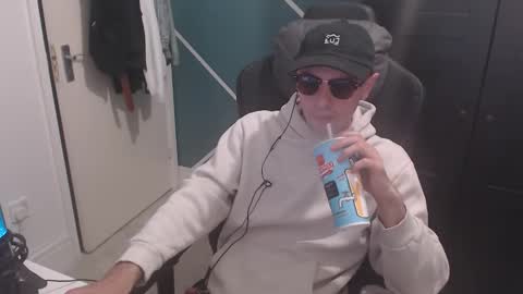 Snapshot of britishbigdick_ chatting on October 2, 6:01 pm britishbigdick_ online show from October 2, 6:01 pm