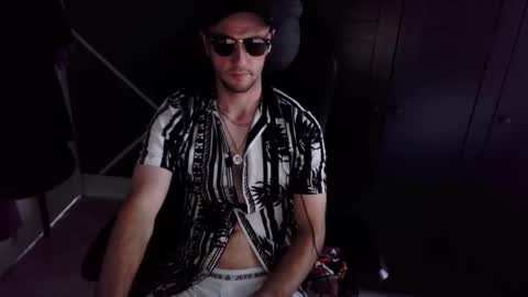 Snapshot of britishbigdick_ chatting on September 17, 2:29 pm britishbigdick_ online show from September 17, 2:29 pm