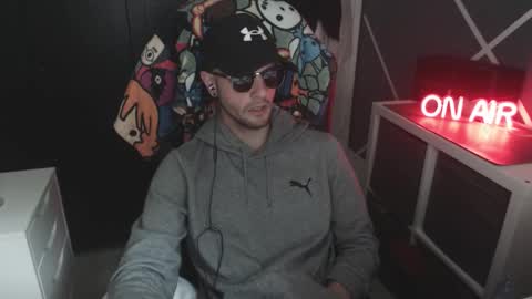 Snapshot of britishbigdick_ chatting on October 9, 8:30 am britishbigdick_ online show from October 9, 8:30 am