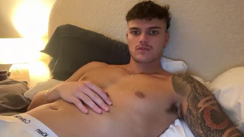 BrooklynTay online show from February 9, 8:19 am