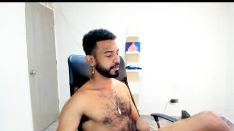 bruce_1111 online show from April 11, 6:55 pm