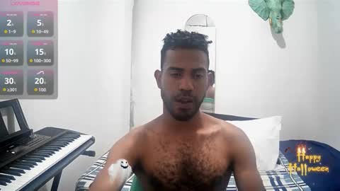 bruce_1111 online show from October 31, 8:23 pm