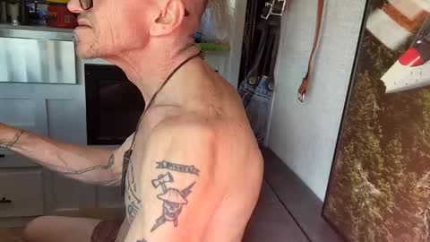 Steve... aka SkinnieDippin aka TimberTramp online show from March 5, 7:39 pm