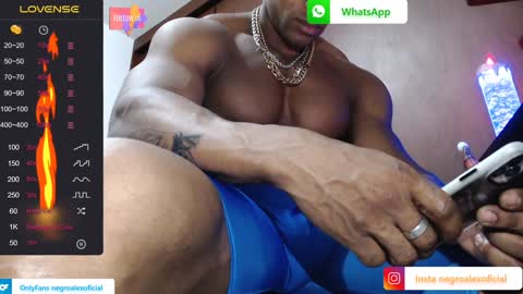 Snapshot of bryan_colen chatting on December 24, 10:28 pm Enjoy the best muscle straws   online show from December 24, 10:28 pm