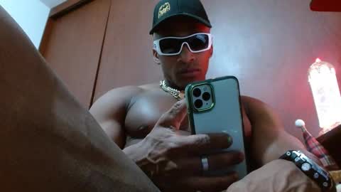 Snapshot of bryan_colen chatting on March 9, 3:55 am Enjoy the best muscle straws   online show from March 9, 3:55 am