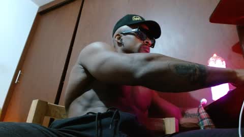 Snapshot of bryan_colen chatting on February 21, 11:54 pm Enjoy the best muscle straws   online show from February 21, 11:54 pm