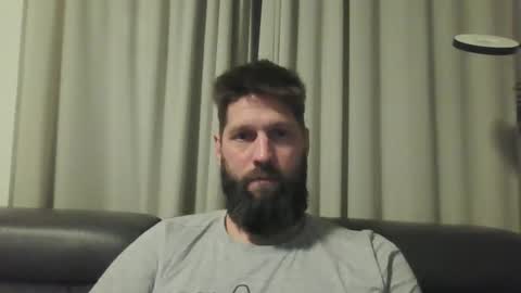 bubblebee1982 online show from December 4, 8:18 pm