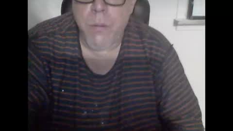 Snapshot of buddyluvzumore chatting on January 6, 4:36 am buddyluvzumore online show from January 6, 4:36 am