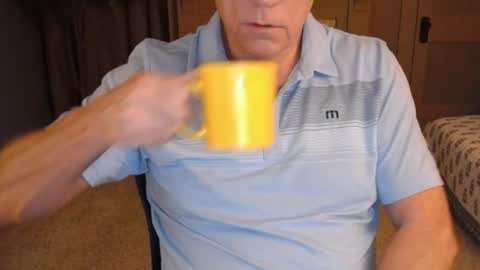 Snapshot of buttnakedfun954737 chatting on December 17, 10:23 am Miles online show from December 17, 10:23 am