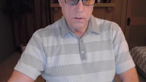 Snapshot of buttnakedfun954737 chatting on December 25, 9:02 am Miles online show from December 25, 9:02 am