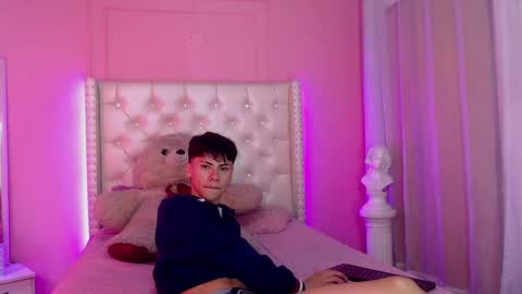 Snapshot of callum_77 chatting on March 8, 8:02 pm CALLUM online show from March 8, 8:02 pm