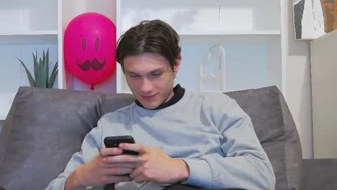 Snapshot of calvin_cay chatting on February 20, 8:03 pm Calvin online show from February 20, 8:03 pm