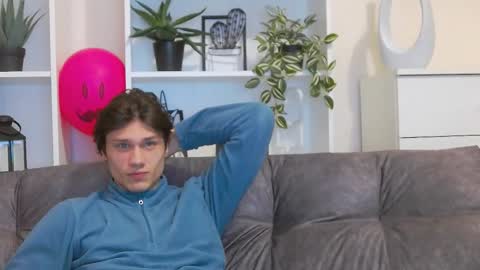 Snapshot of calvin_cay chatting on February 22, 7:54 pm Calvin online show from February 22, 7:54 pm