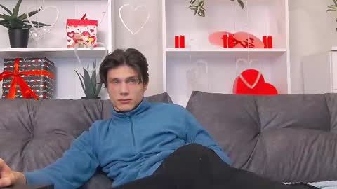 Snapshot of calvin_cay chatting on February 10, 7:38 pm Calvin online show from February 10, 7:38 pm